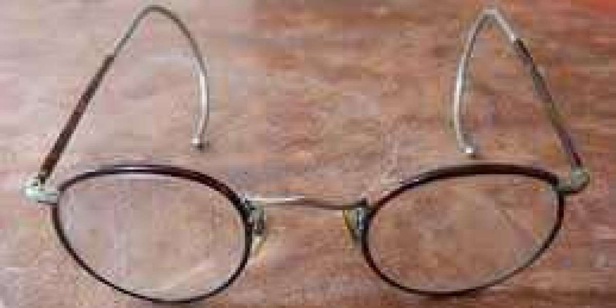 Progressive tablets make presbyopia less embarrassing