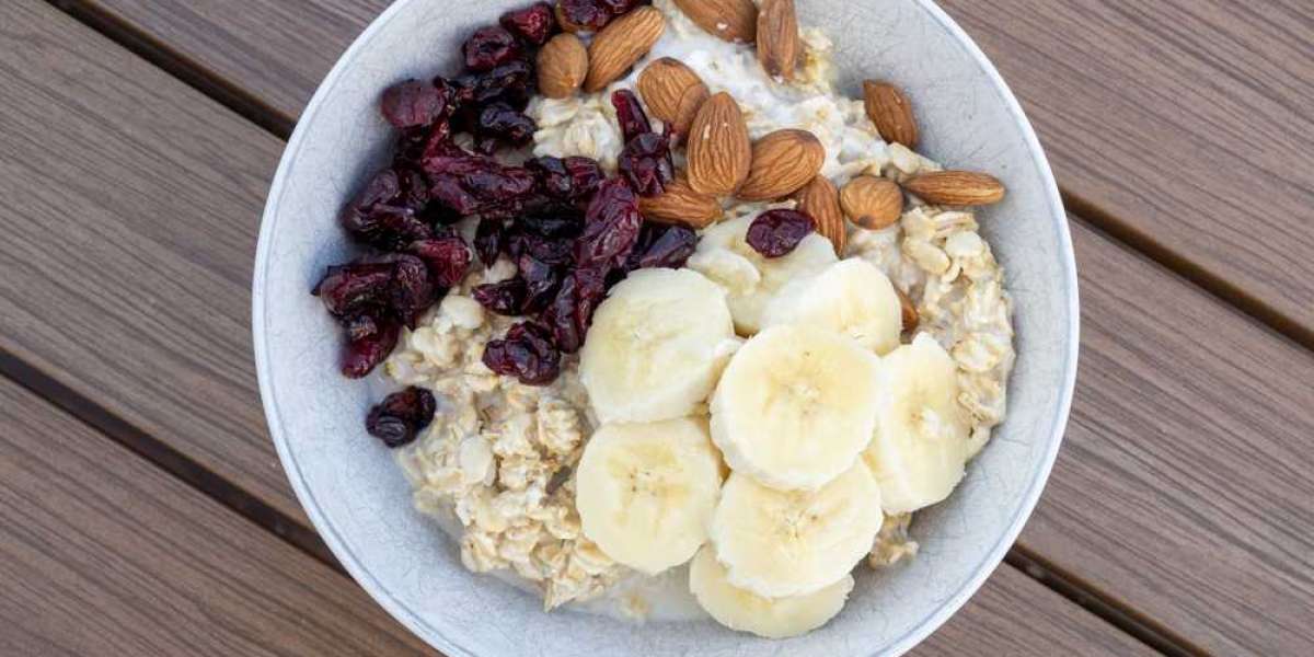 Classic Banana and Almond Oatmeal Recipe for Weight Loss